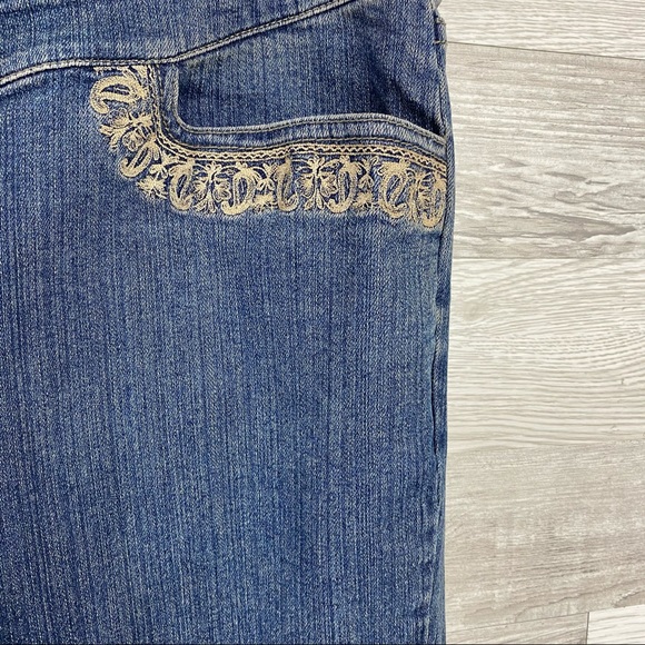 City DKNY Embroidered Jeans size 6 - Picture 7 of 10